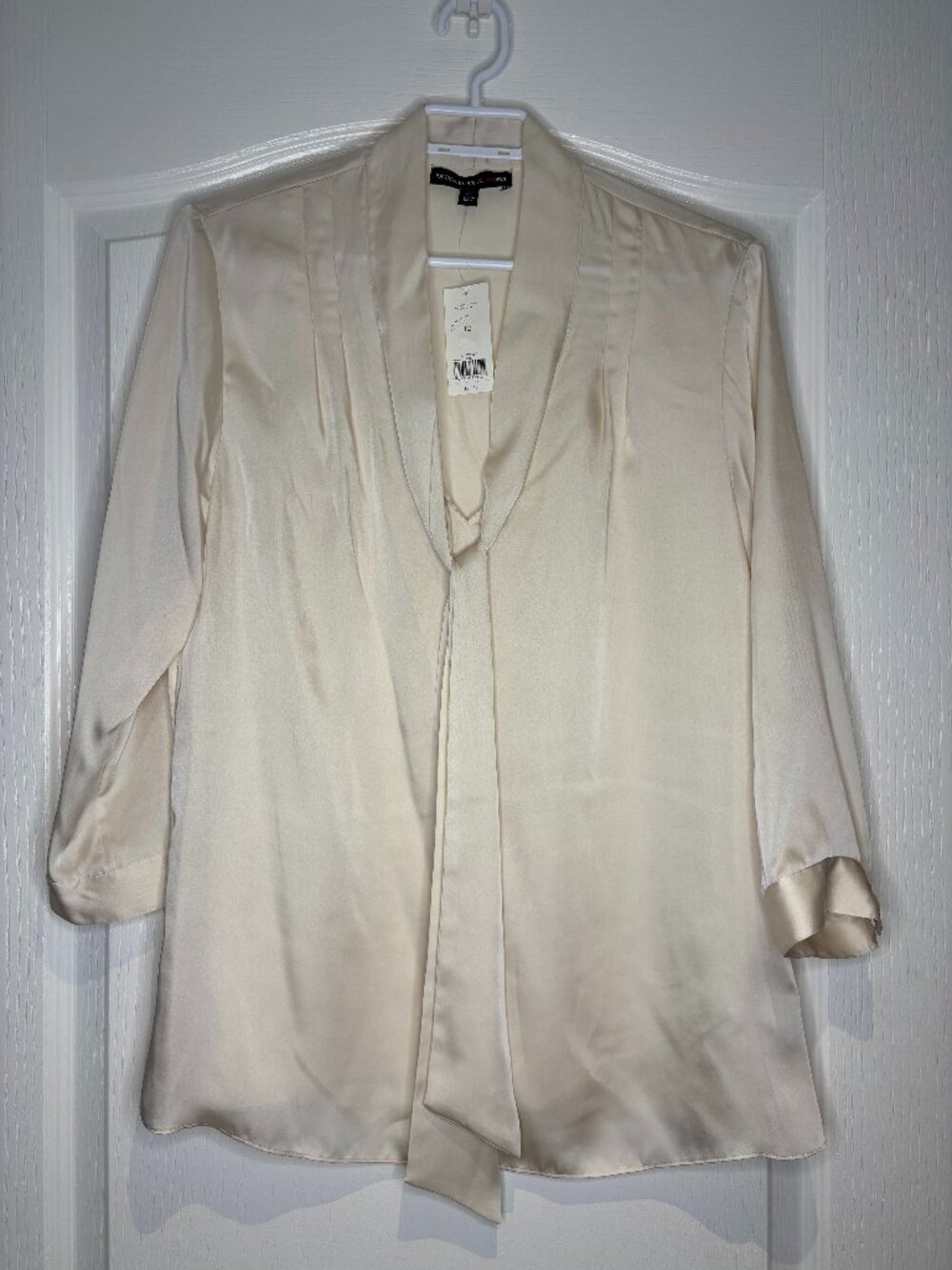 Banana Republic Cream V-Neck Tie Front Blouse BNWT